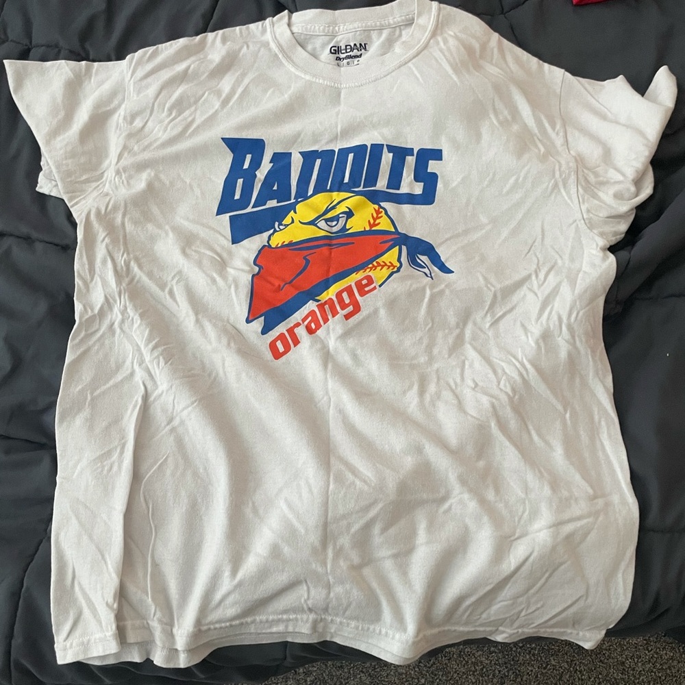 Large Gildan Bandits softball t-shirt